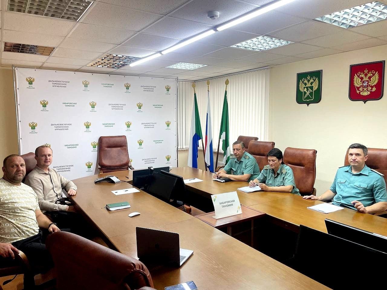 Хабаровские делороссы встретились с представителями таможенной службы